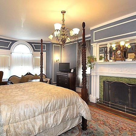 Edgewood Manor Inn Bed And Breakfast Providence Room photo